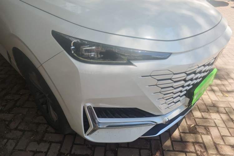 Used CHANGAN UNI-K 2024 2.0T Two-Wheel Drive YueShang Trim Right Front Headlight