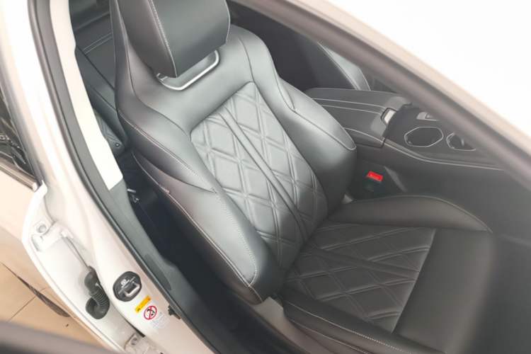 Used CHANGAN UNI-K 2024 2.0T Two-Wheel Drive Global Edition Right Front Seat