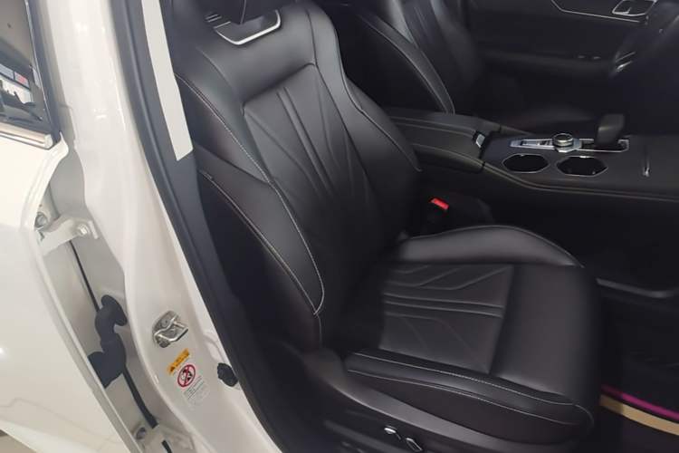 Used CHANGAN UNI-K 2024 2.0T Two-Wheel Drive Enjoyment Version Right Front Seat