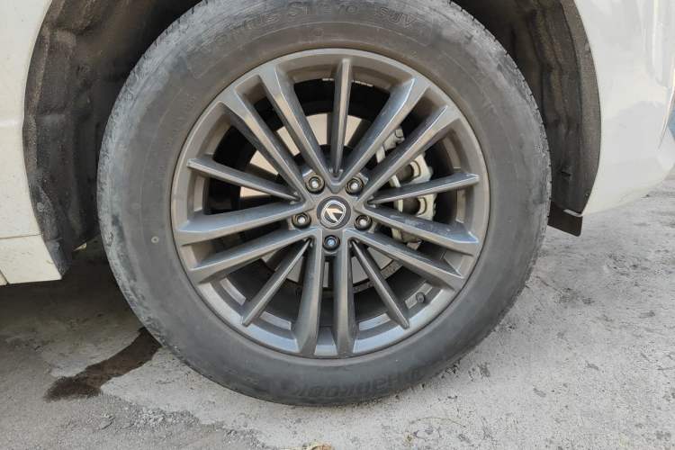 Used CHANGAN UNI-K 2024 2.0T Two-Wheel Drive YueShang Trim Right Front Wheel Hub
