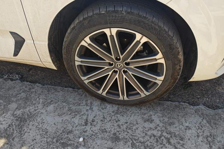Used CHANGAN UNI-K 2024 2.0T Two-Wheel Drive Global Edition Right Front Wheel Hub