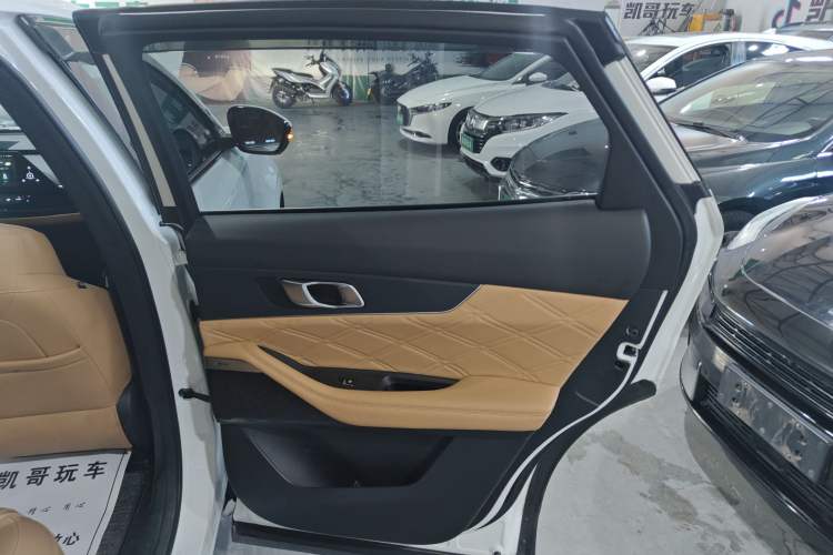 Used CHANGAN UNI-K 2024 2.0T Two-Wheel Drive Global Edition Right Rear Door Interior