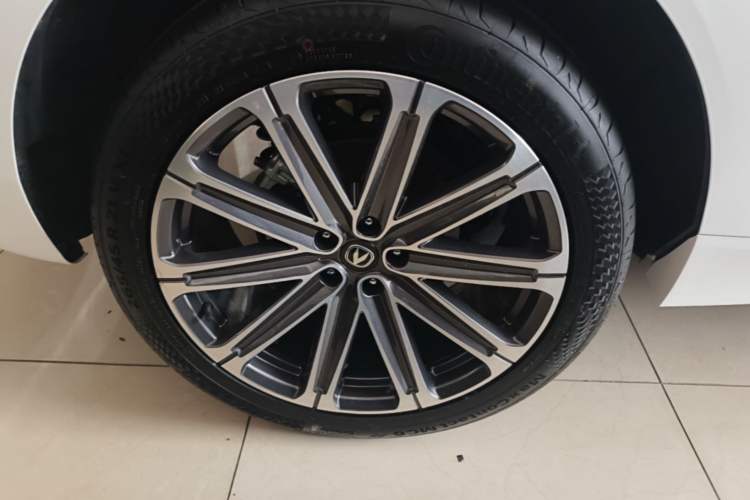 Used CHANGAN UNI-K 2024 2.0T Two-Wheel Drive Global Edition Right Rear Wheel Hub