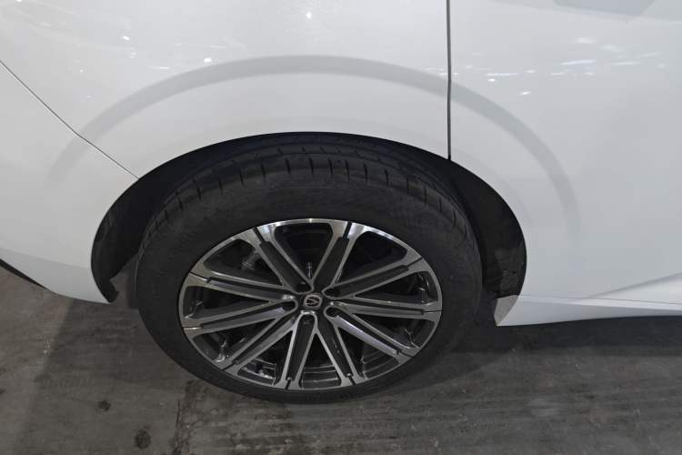Used CHANGAN UNI-K 2024 2.0T Two-Wheel Drive Global Edition Right Rear Wheel Hub