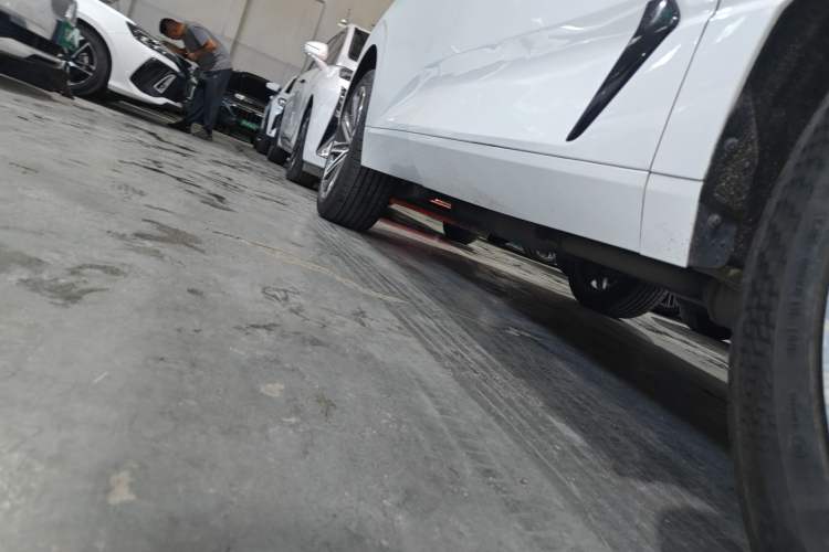 Used CHANGAN UNI-K 2024 2.0T Two-Wheel Drive Global Edition Right Side Sill