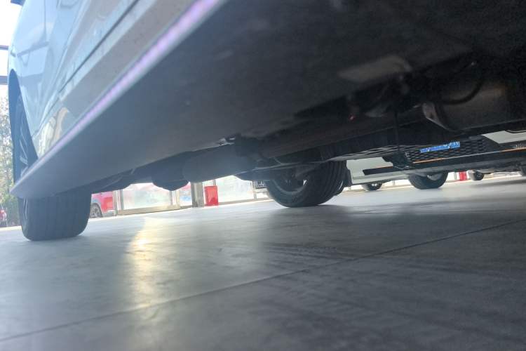 Used CHANGAN UNI-K 2024 2.0T Two-Wheel Drive Enjoyment Version Right Side Sill