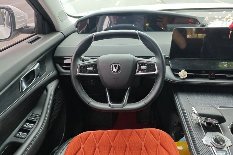 Used CHANGAN UNI-K 2024 2.0T Two-Wheel Drive YueShang Trim Steering Wheel