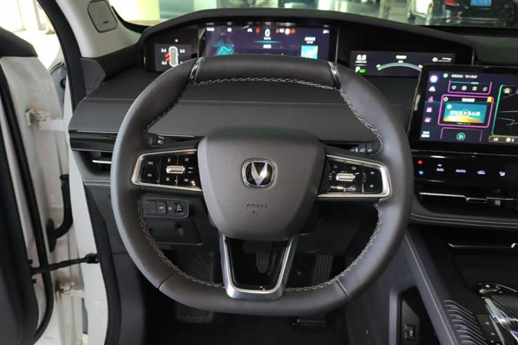 Used CHANGAN UNI-K 2024 2.0T Two-Wheel Drive YueShang Trim Steering Wheel