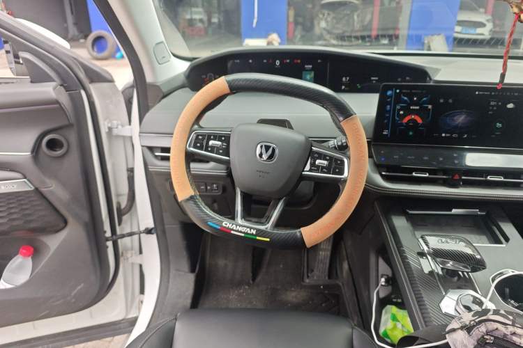 Used CHANGAN UNI-K 2024 2.0T Two-Wheel Drive Enjoyment Version Steering Wheel