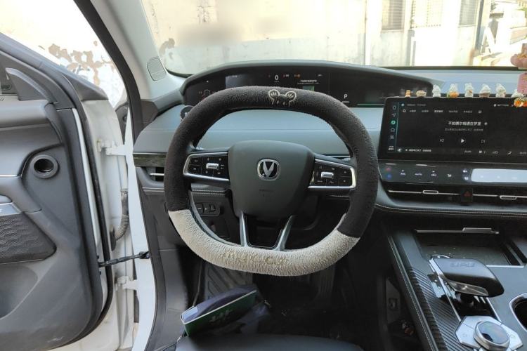 Used CHANGAN UNI-K 2024 2.0T Two-Wheel Drive YueShang Trim Steering Wheel