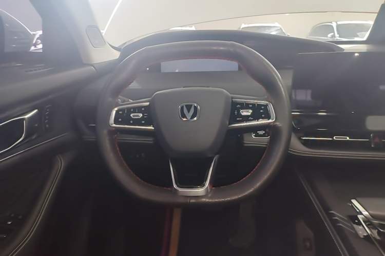 Used CHANGAN UNI-K 2024 2.0T Two-Wheel Drive Enjoyment Version Steering Wheel