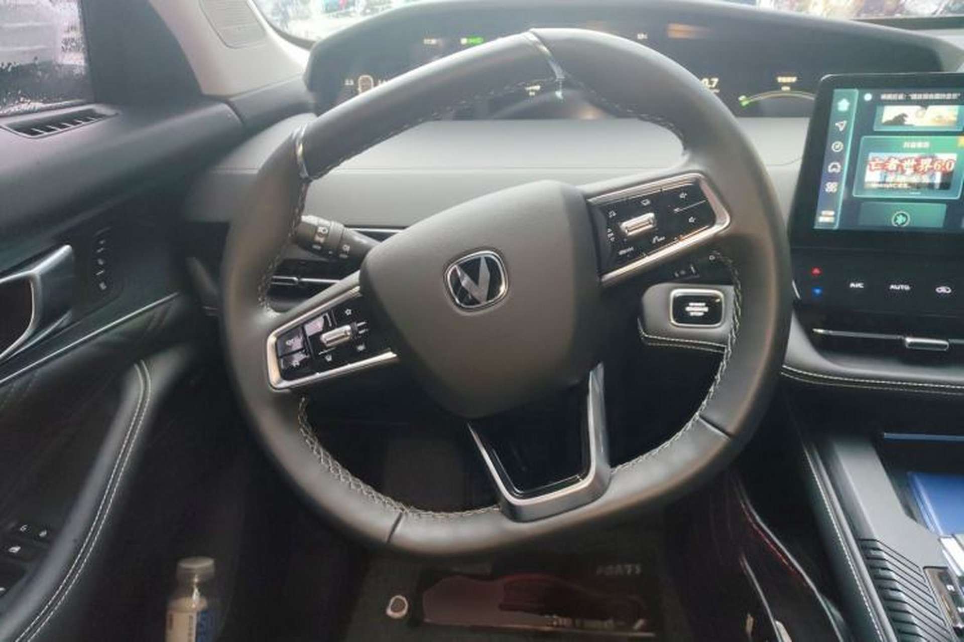 Used CHANGAN UNI-K 2024 2.0T Two-Wheel Drive Global Edition Steering Wheel