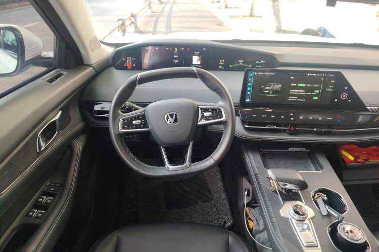 Used CHANGAN UNI-K 2024 2.0T Two-Wheel Drive YueShang Trim Steering Wheel