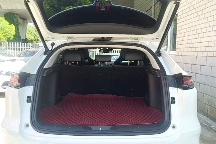 Used CHANGAN UNI-K 2024 2.0T Two-Wheel Drive Global Edition Trunk