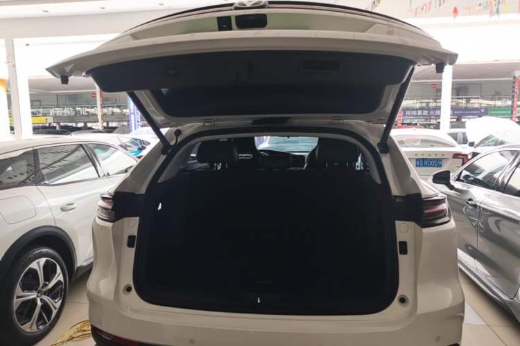 Used CHANGAN UNI-K 2024 2.0T Two-Wheel Drive Global Edition Trunk
