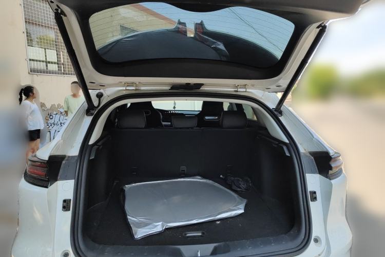 Used CHANGAN UNI-K 2024 2.0T Two-Wheel Drive YueShang Trim Trunk