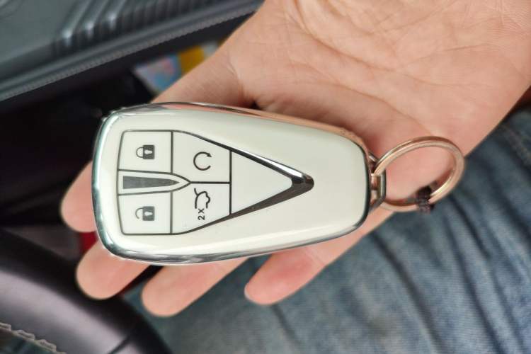 Used CHANGAN UNI-K 2024 2.0T Two-Wheel Drive YueShang Trim Vehicle Key