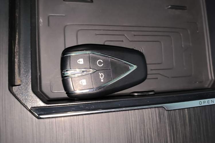 Used CHANGAN UNI-K 2024 2.0T Two-Wheel Drive YueShang Trim Vehicle Key