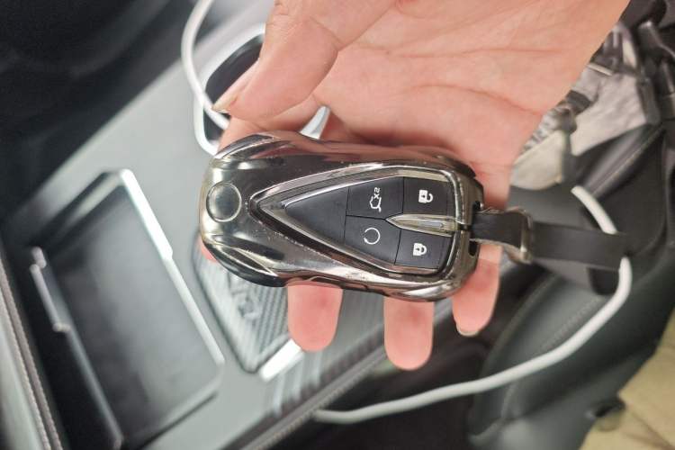 Used CHANGAN UNI-K 2024 2.0T Two-Wheel Drive Enjoyment Version Vehicle Key