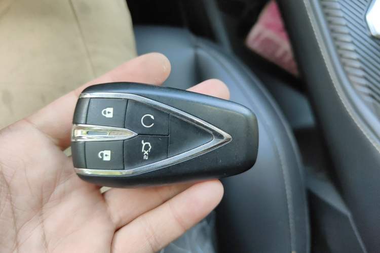 Used CHANGAN UNI-K 2024 2.0T Two-Wheel Drive YueShang Trim Vehicle Key