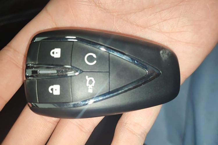 Used CHANGAN UNI-K 2024 2.0T Two-Wheel Drive Enjoyment Version Vehicle Key