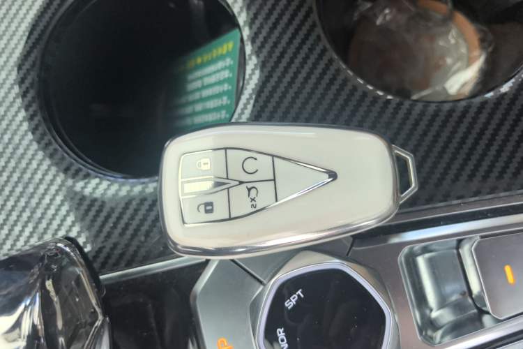 Used CHANGAN UNI-K 2024 2.0T Two-Wheel Drive Enjoyment Version Vehicle Key