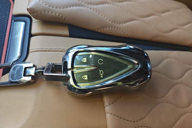 Used CHANGAN UNI-K 2024 2.0T Two-Wheel Drive Global Edition Vehicle Key