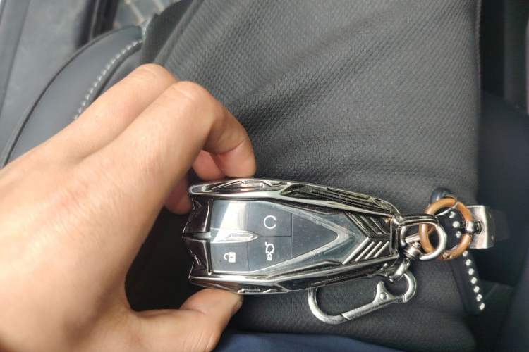 Used CHANGAN UNI-K 2024 2.0T Two-Wheel Drive YueShang Trim Vehicle Key