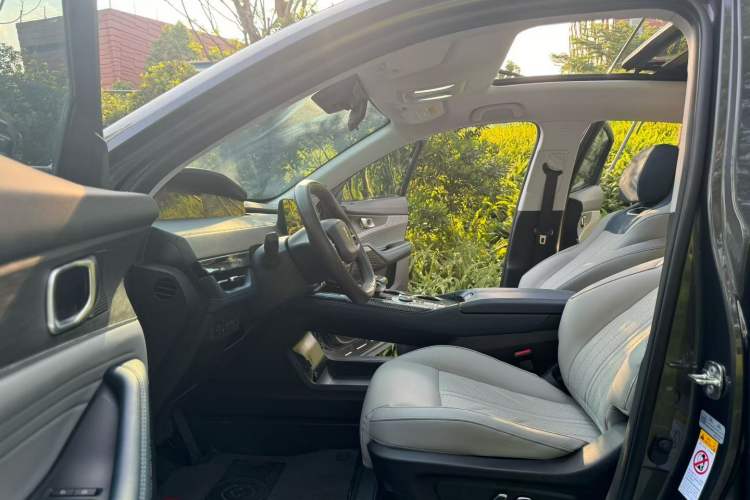 Used CHANGAN UNI-K iDD 2023 Zhidian iDD 1.5T 135km Smart & Fun Model Exterior 5