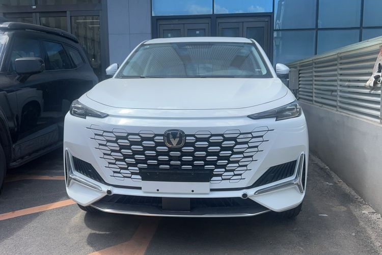 Used CHANGAN UNI-K iDD 2024 ZhiDian iDD 1.5T 135km Smart Leading Model Exterior 1