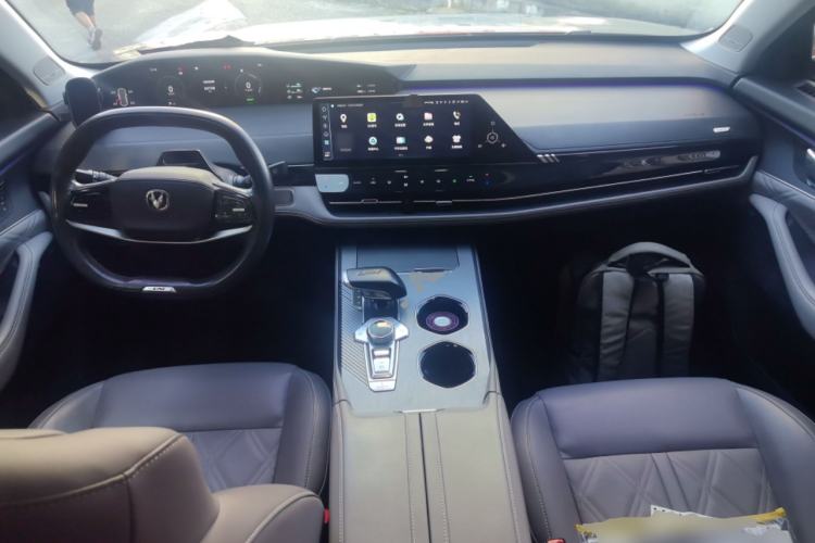 Used CHANGAN UNI-K iDD 2022 Blue Whale iDD 130km 1.5T Prestige Model Center Console