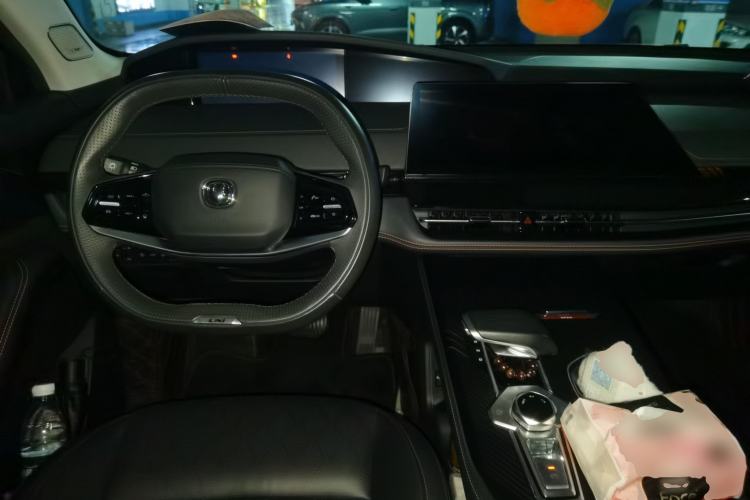 Used CHANGAN UNI-K iDD 2022 Blue Whale iDD 130km 1.5T Excellence Model Center Console