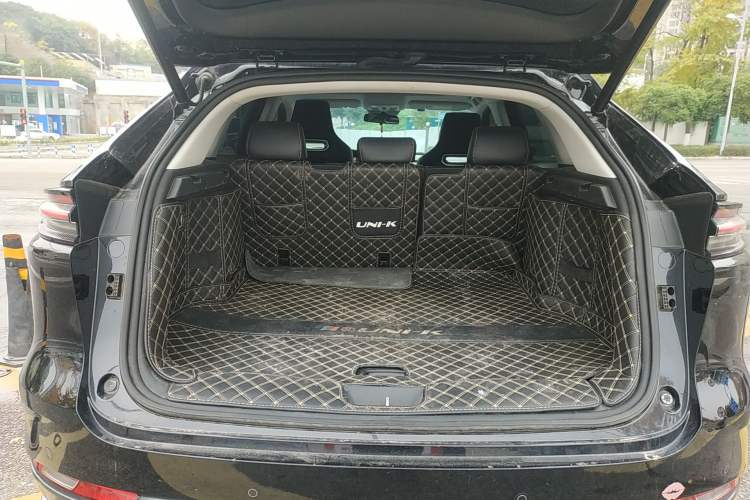 Used CHANGAN UNI-K iDD 2022 Blue Whale iDD 130km 1.5T Excellence Model Trunk