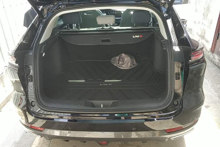 Used CHANGAN UNI-K iDD 2022 Blue Whale iDD 130km 1.5T Prestige Model Trunk