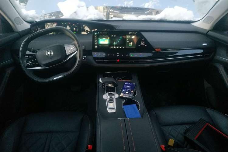Used CHANGAN UNI-K iDD 2022 Blue Whale iDD 130km 1.5T Excellence Model Center Console