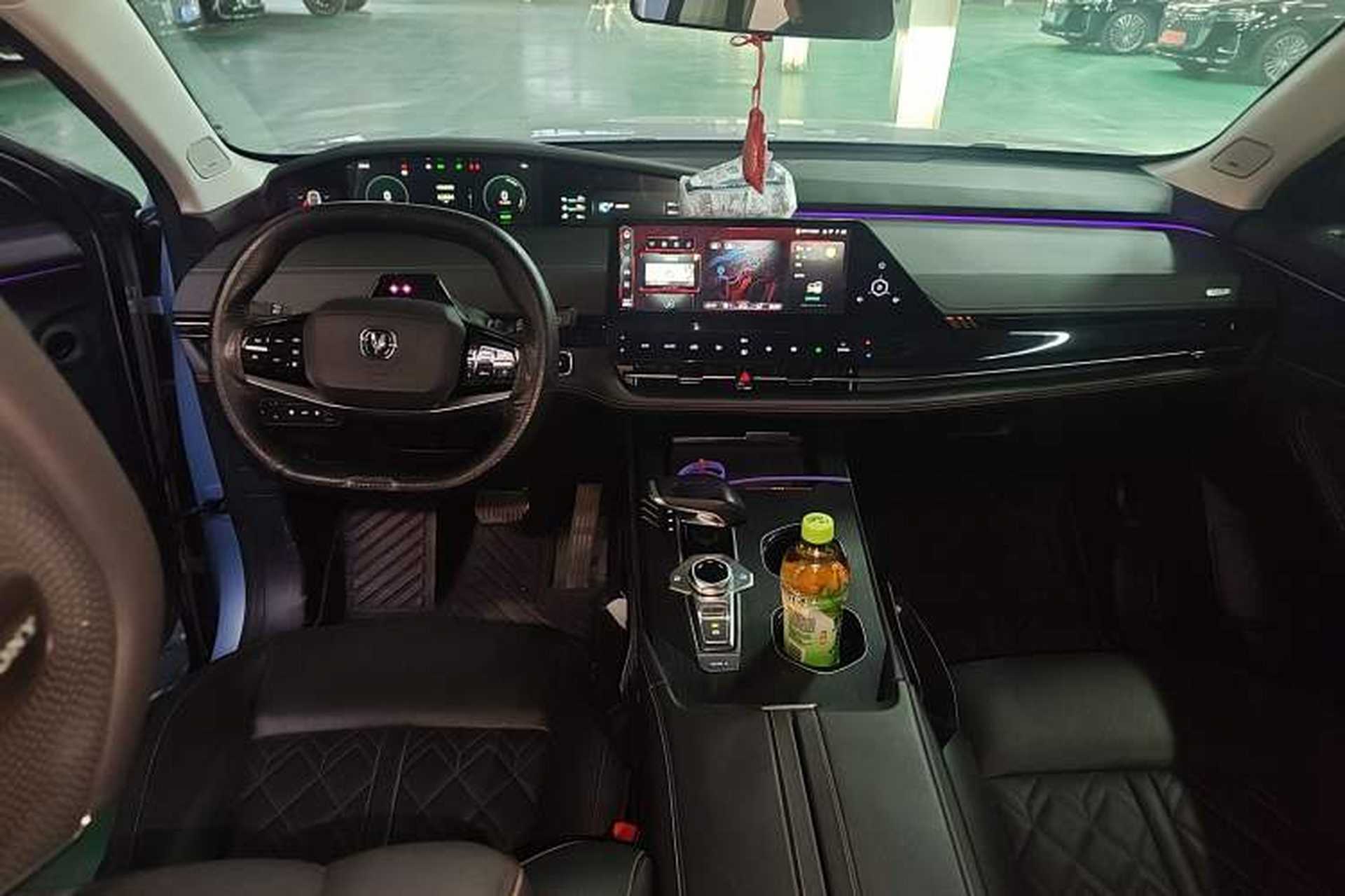 Used CHANGAN UNI-K iDD 2022 Blue Whale iDD 130km 1.5T Prestige Model Center Console