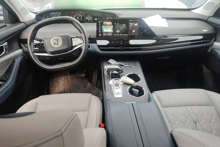 Used CHANGAN UNI-K iDD 2022 Blue Whale iDD 130km 1.5T Excellence Model Center Console