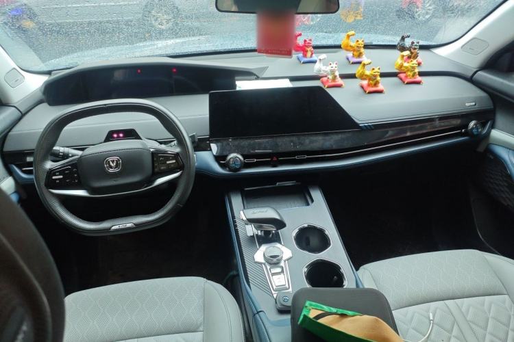 Used CHANGAN UNI-K iDD 2022 Blue Whale iDD 130km 1.5T Prestige Model Center Console