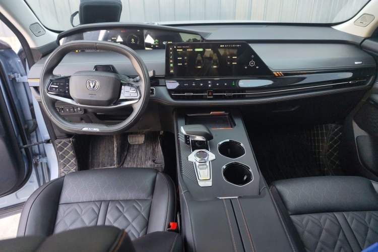 Used CHANGAN UNI-K iDD 2022 Blue Whale iDD 130km 1.5T Prestige Model Center Console