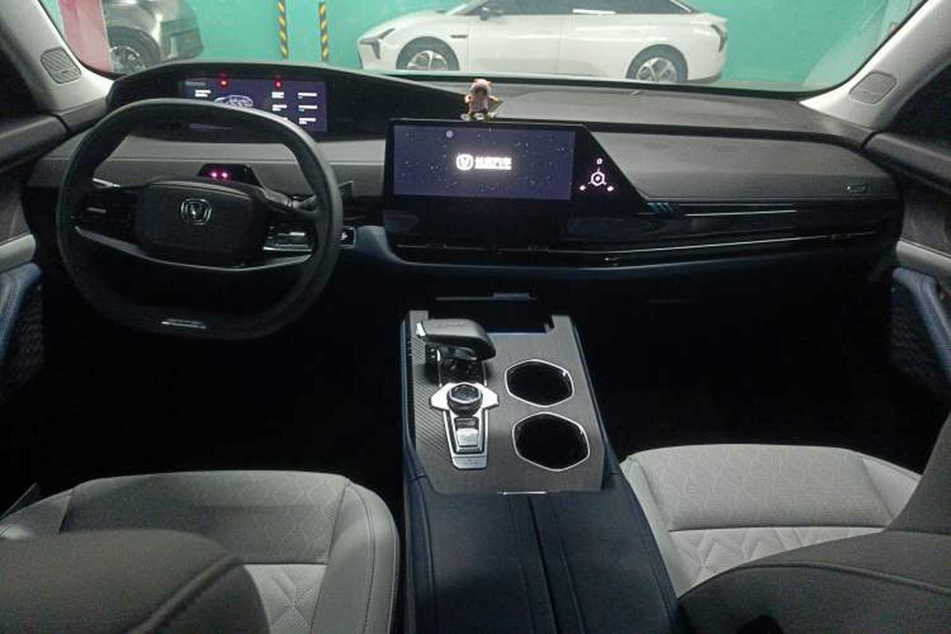 Used CHANGAN UNI-K iDD 2022 Blue Whale iDD 130km 1.5T Excellence Model Center Console