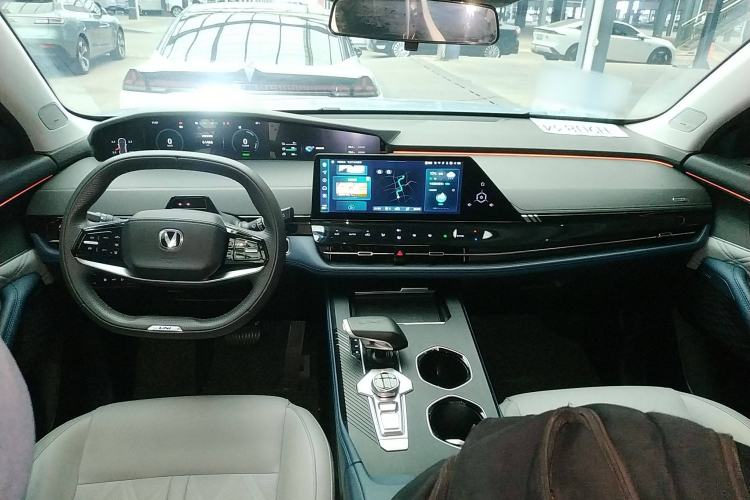 Used CHANGAN UNI-K iDD 2022 Blue Whale iDD 130km 1.5T Prestige Model Center Console