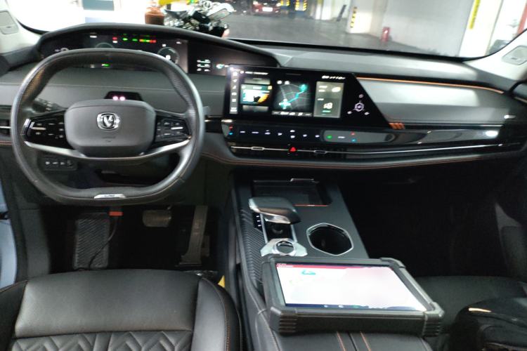 Used CHANGAN UNI-K iDD 2022 Blue Whale iDD 130km 1.5T Prestige Model Center Console