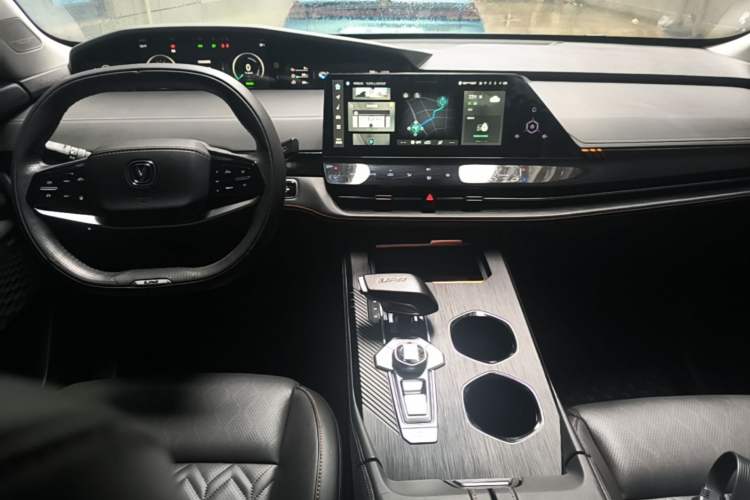 Used CHANGAN UNI-K iDD 2022 Blue Whale iDD 130km 1.5T Excellence Model Center Console