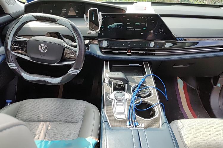Used CHANGAN UNI-K iDD 2022 Blue Whale iDD 130km 1.5T Prestige Model Center Console