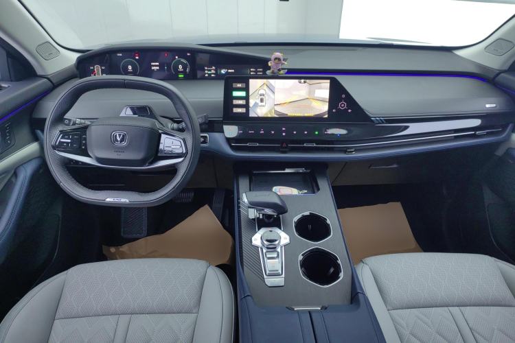Used CHANGAN UNI-K iDD 2022 Blue Whale iDD 130km 1.5T Prestige Model Center Console