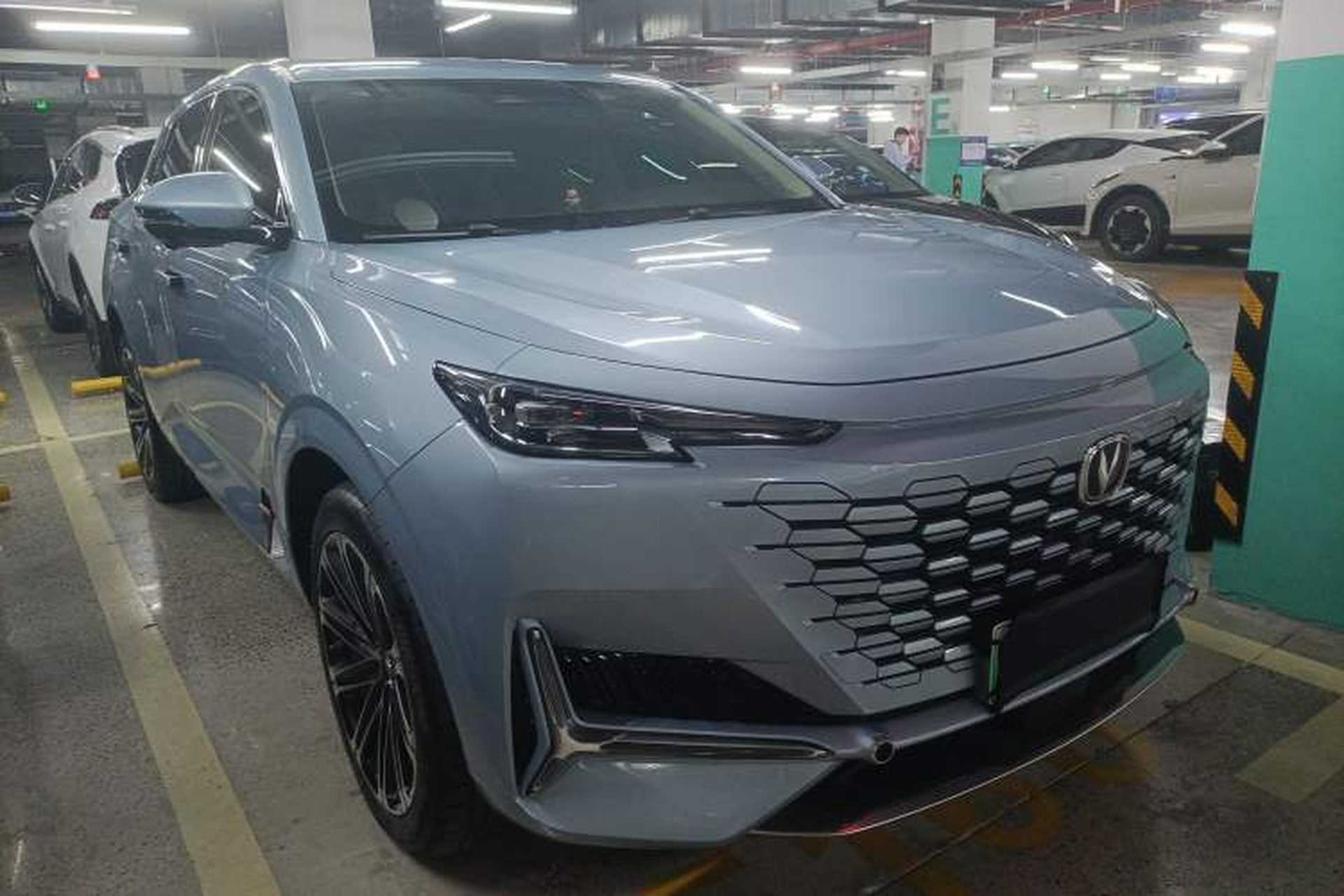 Used CHANGAN UNI-K iDD 2022 Blue Whale iDD 130km 1.5T Excellence Model Front Right 45 Deg