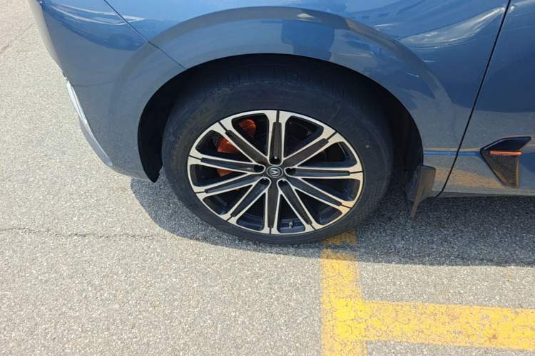 Used CHANGAN UNI-K iDD 2022 Blue Whale iDD 130km 1.5T Prestige Model Left Front Wheel Hub