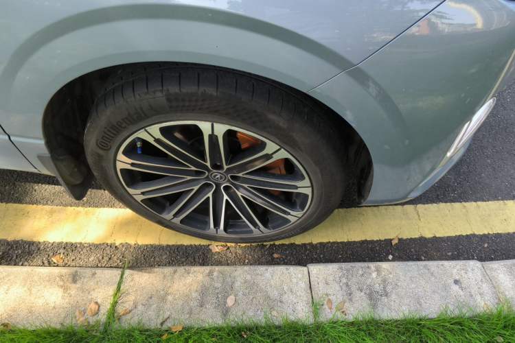 Used CHANGAN UNI-K iDD 2022 Blue Whale iDD 130km 1.5T Prestige Model Right Front Wheel Hub