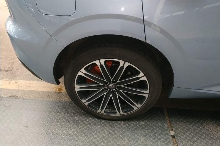 Used CHANGAN UNI-K iDD 2022 Blue Whale iDD 130km 1.5T Prestige Model Right Rear Wheel Hub