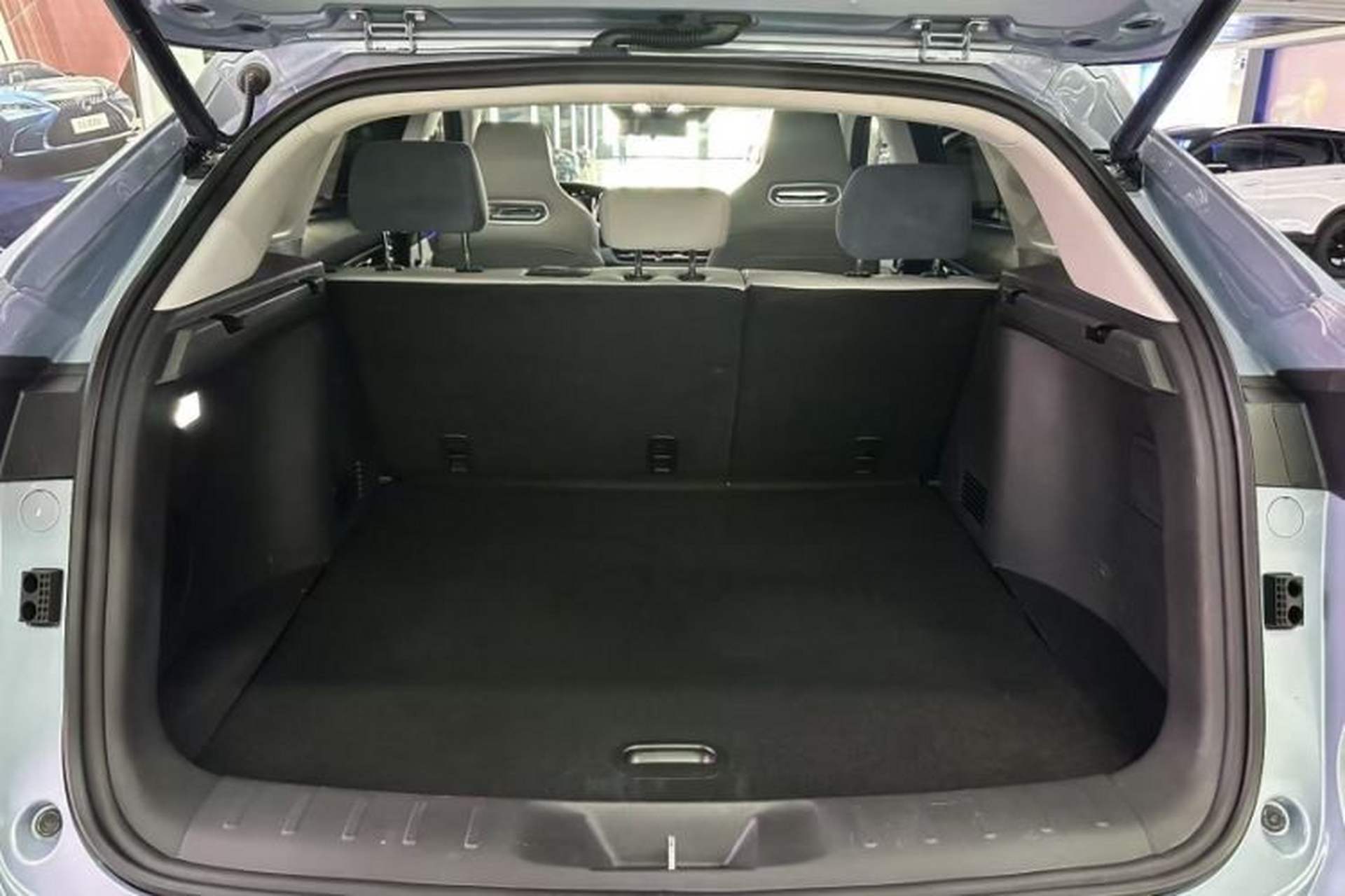 Used CHANGAN UNI-K iDD 2022 Blue Whale iDD 130km 1.5T Prestige Model Trunk